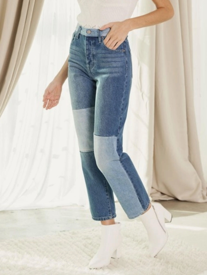 Fiesty 90's Straight Jeans Side Model Photo